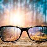 Chcete vyhodiť okuliare na čítanie a zbaviť sa presbyopie? Pomôže vám operácia!