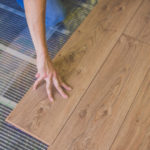 Pokladanie drevenej podlahy vyžaduje správnu prípravu. Viete ako na to?
